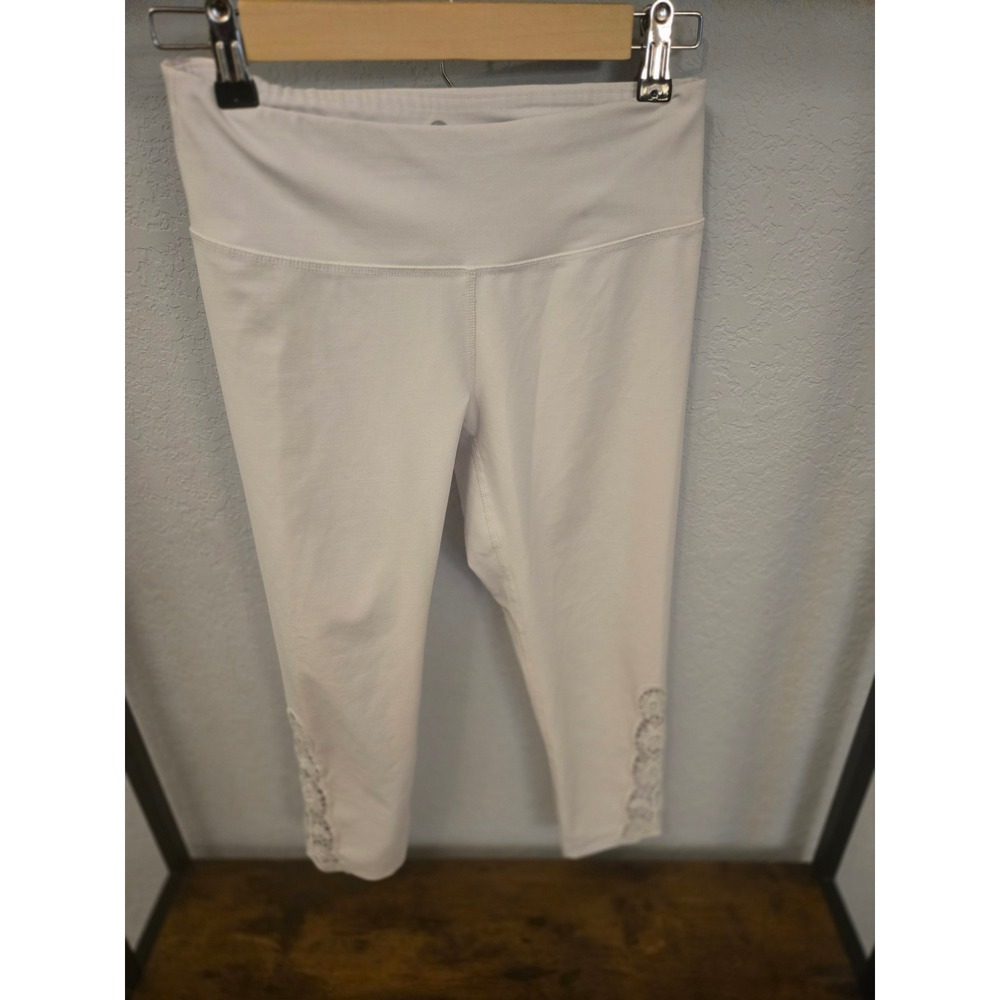 90 Degree By Reflex White Capri Leggings with Lace Detail Athleisure Small S